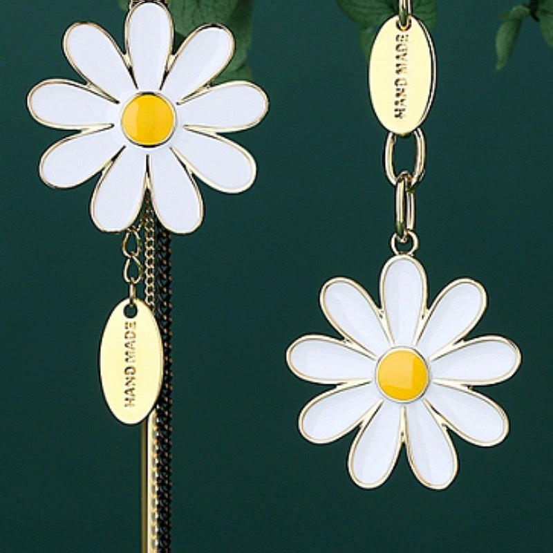 Asymmetric Daisy Flower Earrings – Gold Plated Elegant Design