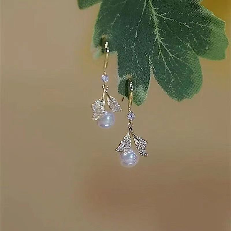 Zircon Leaf Pearl Earrings
