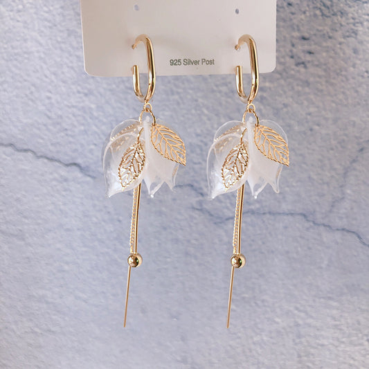 Golden Leaf Tassel Earrings – Elegant Nature-Inspired Design