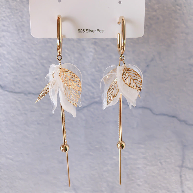 Golden Leaf Tassel Earrings – Elegant Nature-Inspired Design