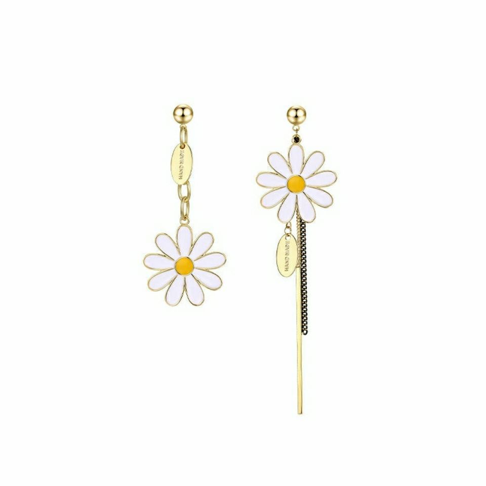 Asymmetric Daisy Flower Earrings – Gold Plated Elegant Design