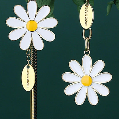 Asymmetric Daisy Flower Earrings – Gold Plated Elegant Design